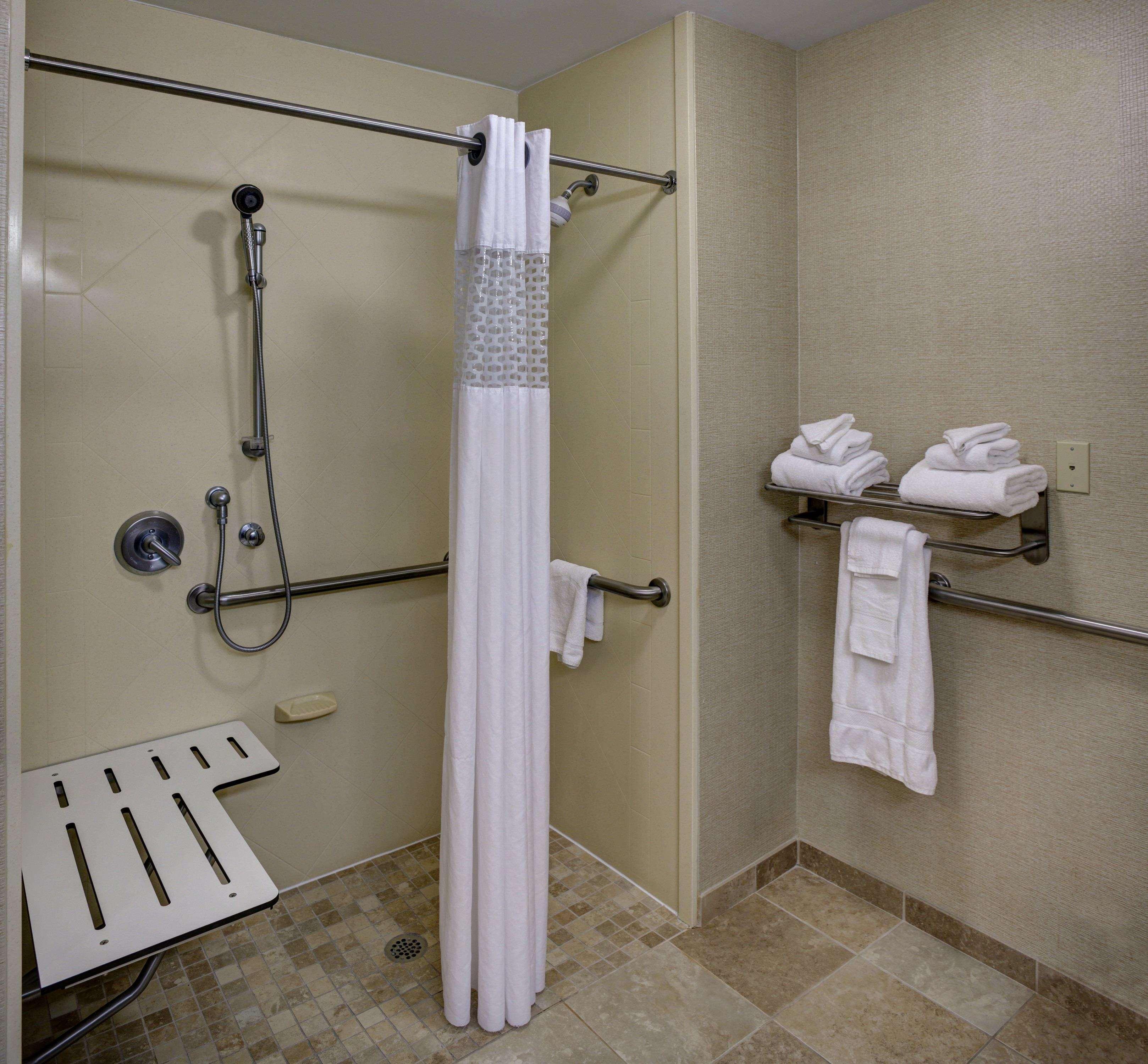 Hampton & Atlanta Airport West Camp Creek Pkwy 3*