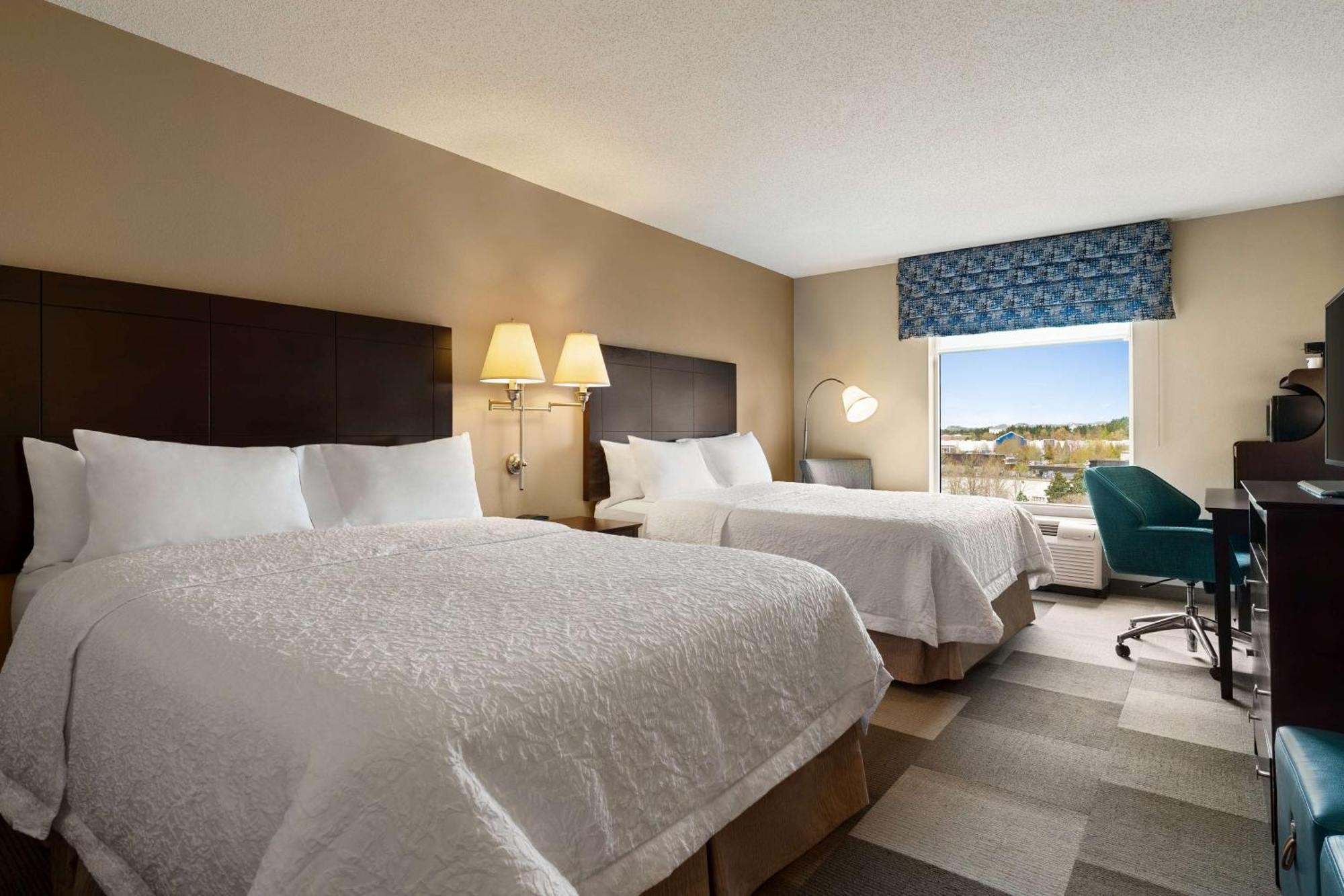 Hampton & Atlanta Airport West Camp Creek Pkwy Hotel