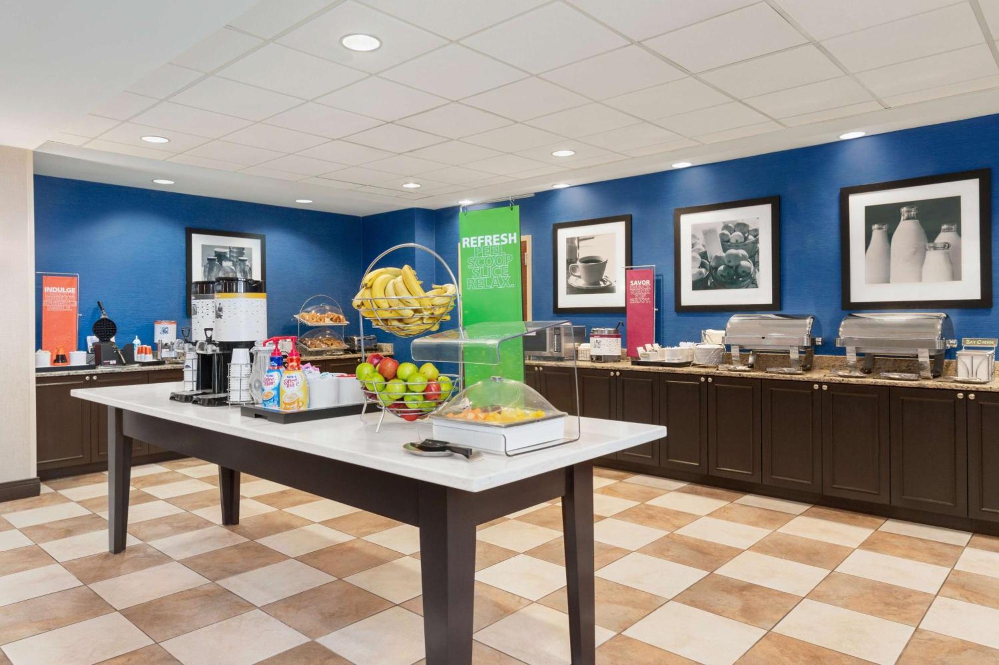 Hotel Hampton & Atlanta Airport West Camp Creek Pkwy College Park