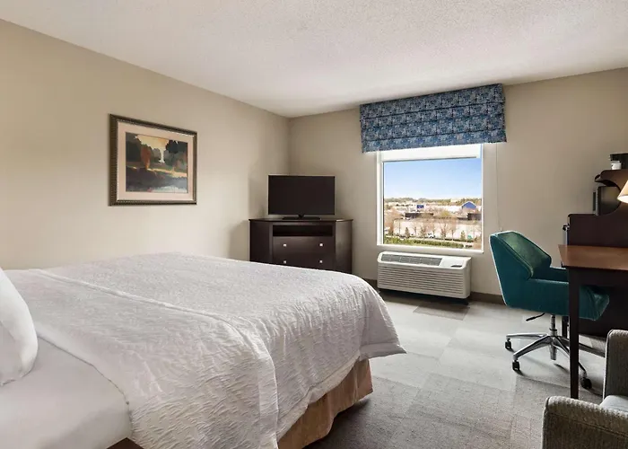 Hampton Inn & Suites Atlanta Airport West Camp Creek Pkwy