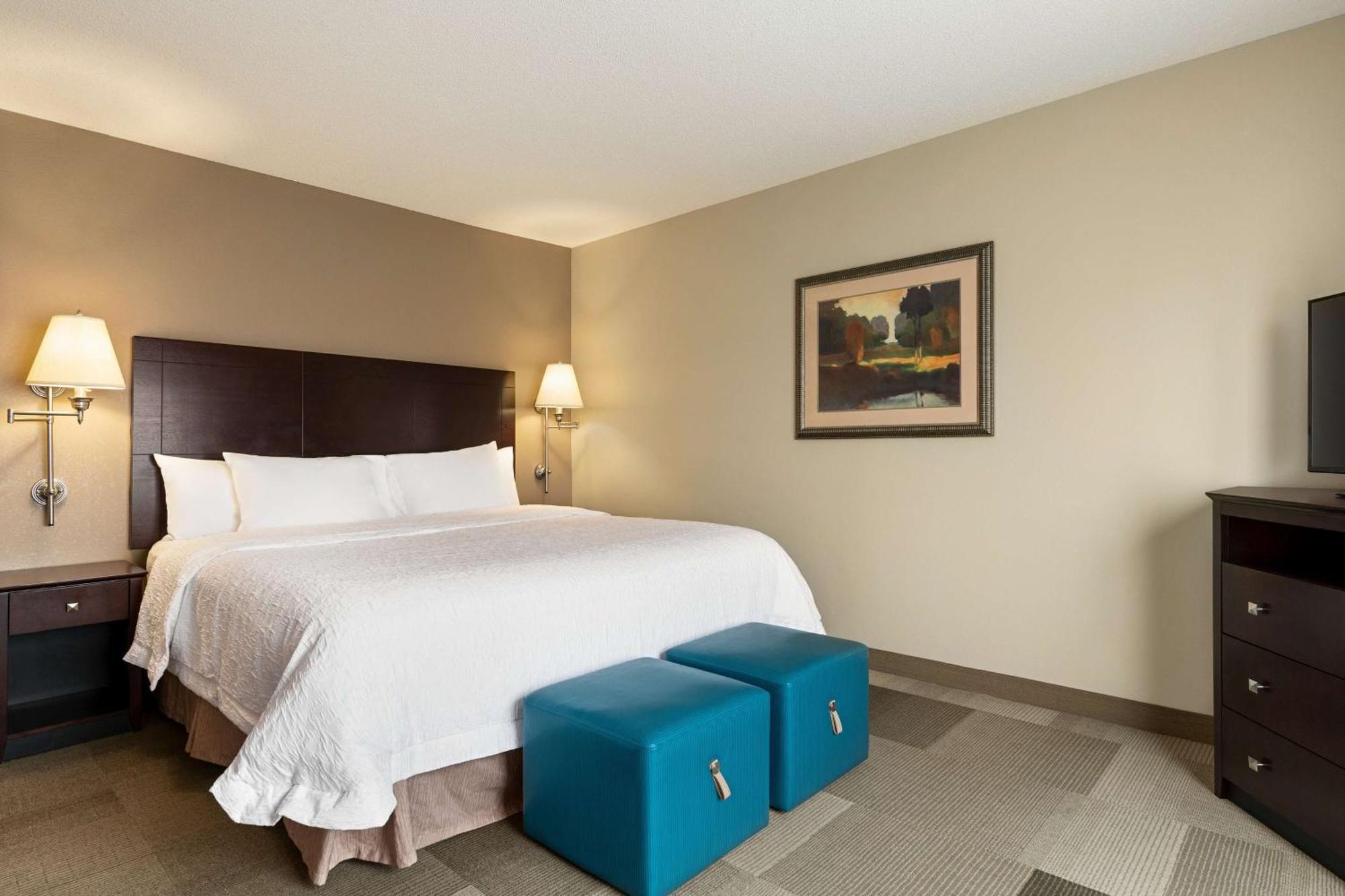 Hampton & Atlanta Airport West Camp Creek Pkwy Hotel 3*