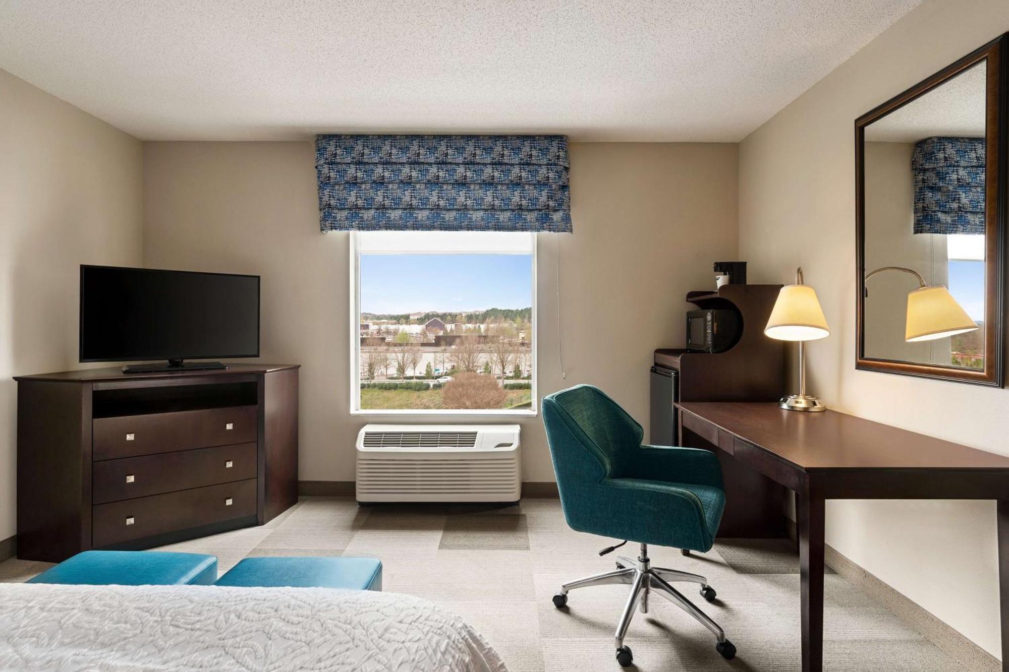 Hotel Hampton & Atlanta Airport West Camp Creek Pkwy 3*