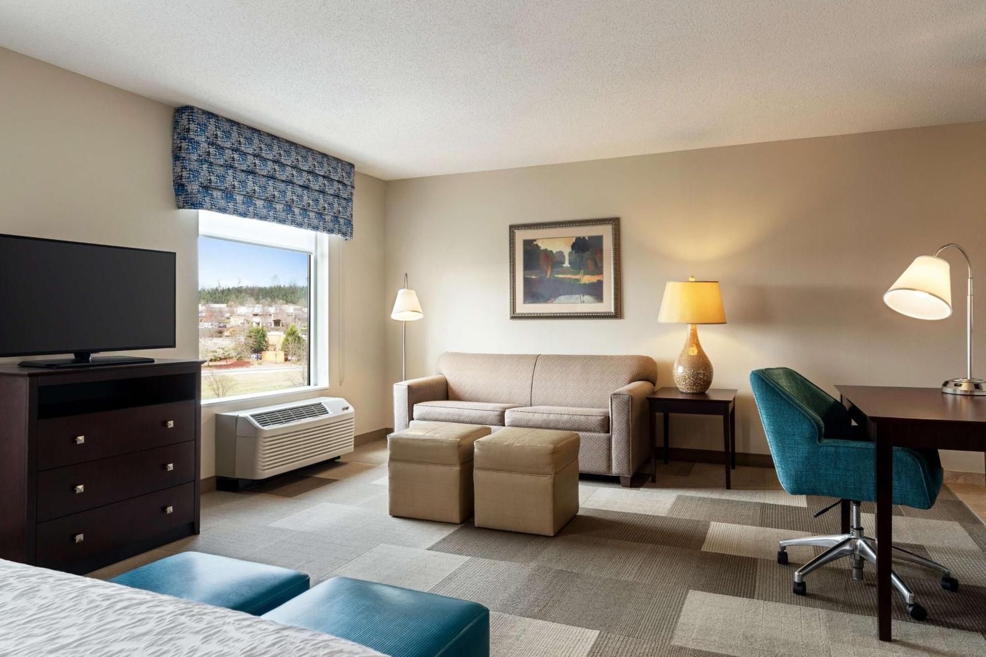 Hampton & Atlanta Airport West Camp Creek Pkwy Hotel 3*