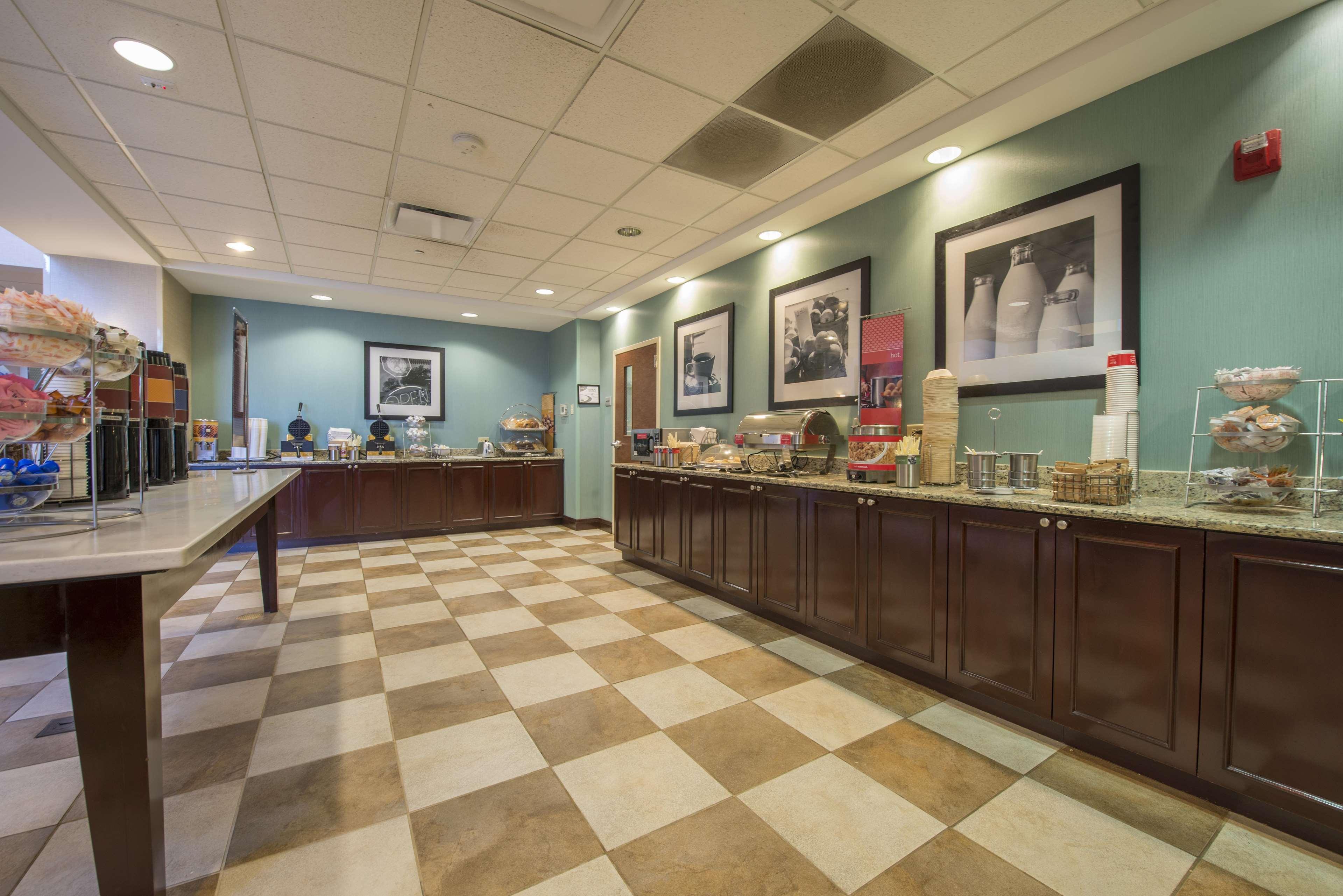 Hotel Hampton & Atlanta Airport West Camp Creek Pkwy 3*