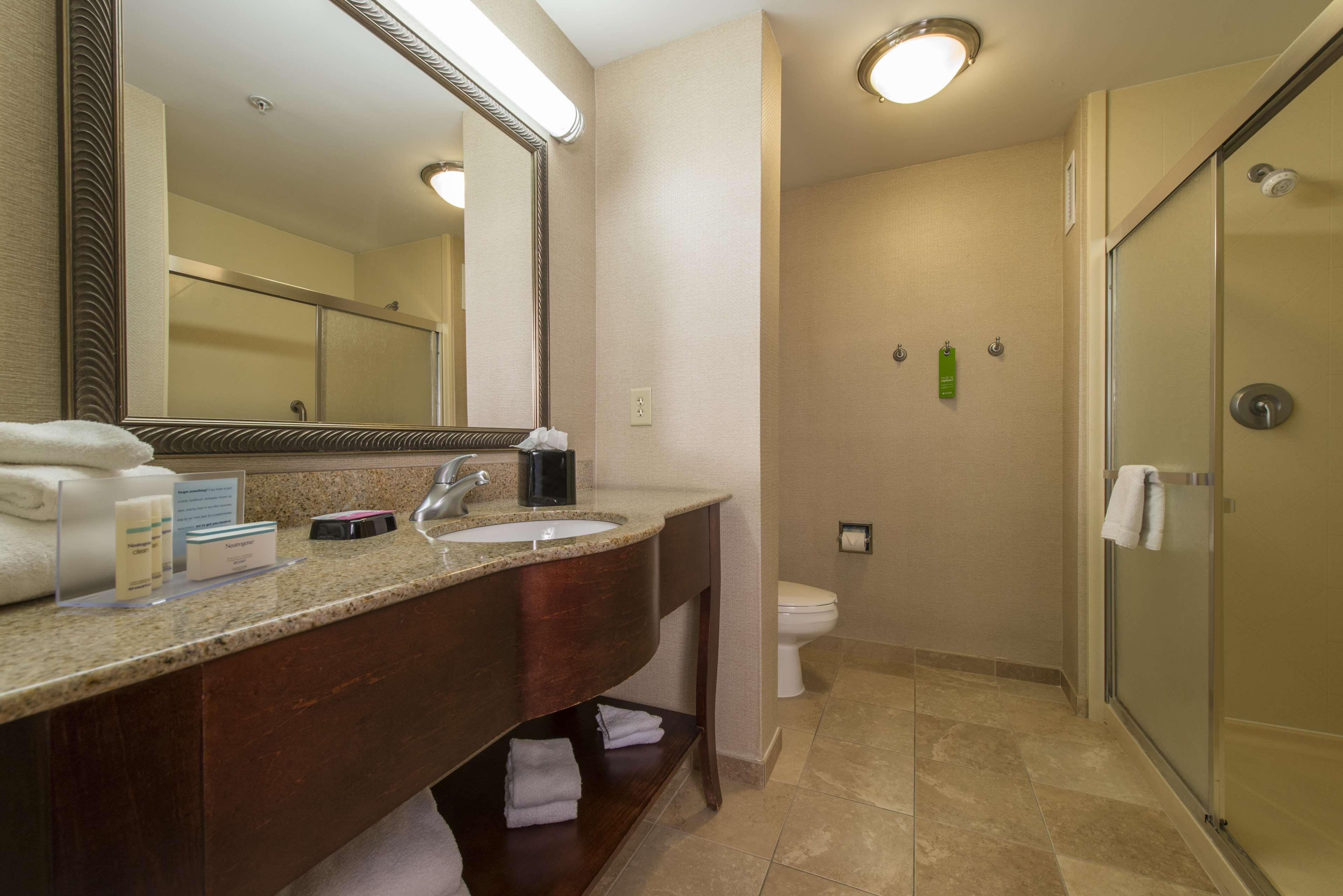 Hampton & Atlanta Airport West Camp Creek Pkwy Hotel 3*